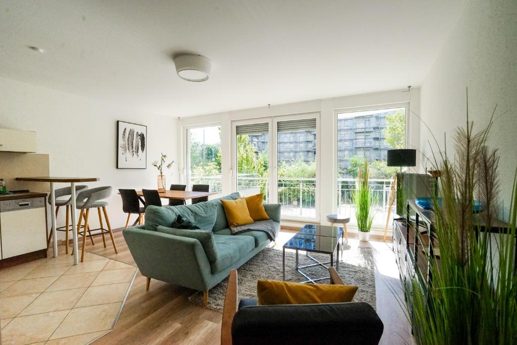 a living room with a couch and a table at ***Gemütliches Apartment im Zentrum-West*** in Leipzig