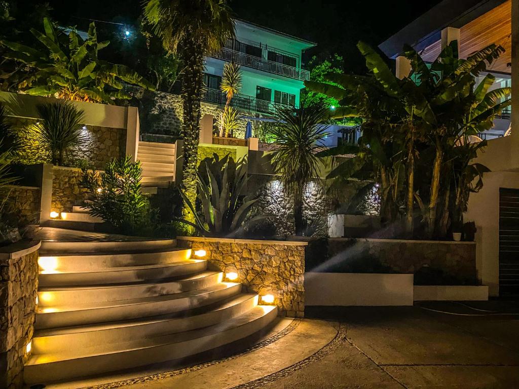 Un jardín fuera de Apartments Secret Garden