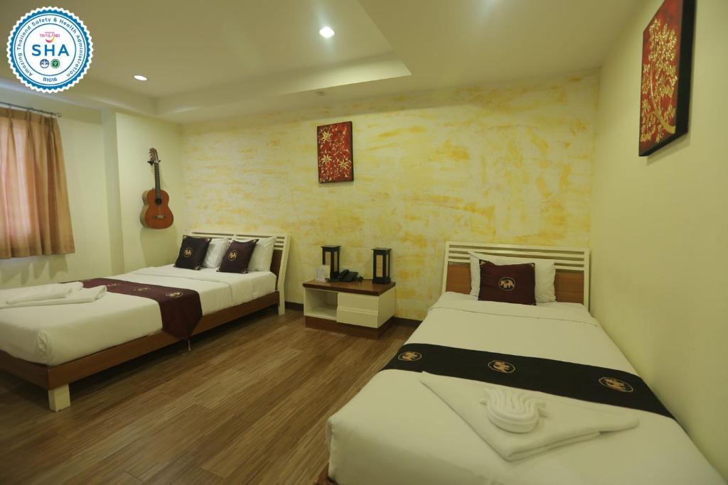 Postel nebo postele na pokoji v ubytování My Way Hua Hin Music Hotel SHA Extra Plus