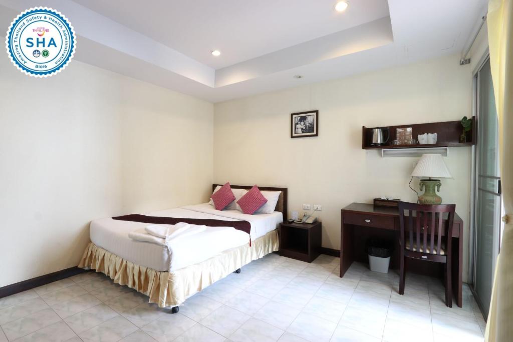 Postel nebo postele na pokoji v ubytování My Way Hua Hin Music Hotel SHA Extra Plus
