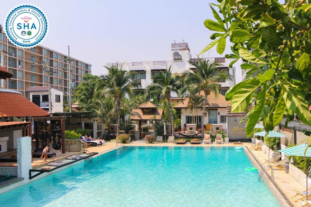 Bazén v ubytování My Way Hua Hin Music Hotel SHA Extra Plus nebo v jeho okolí