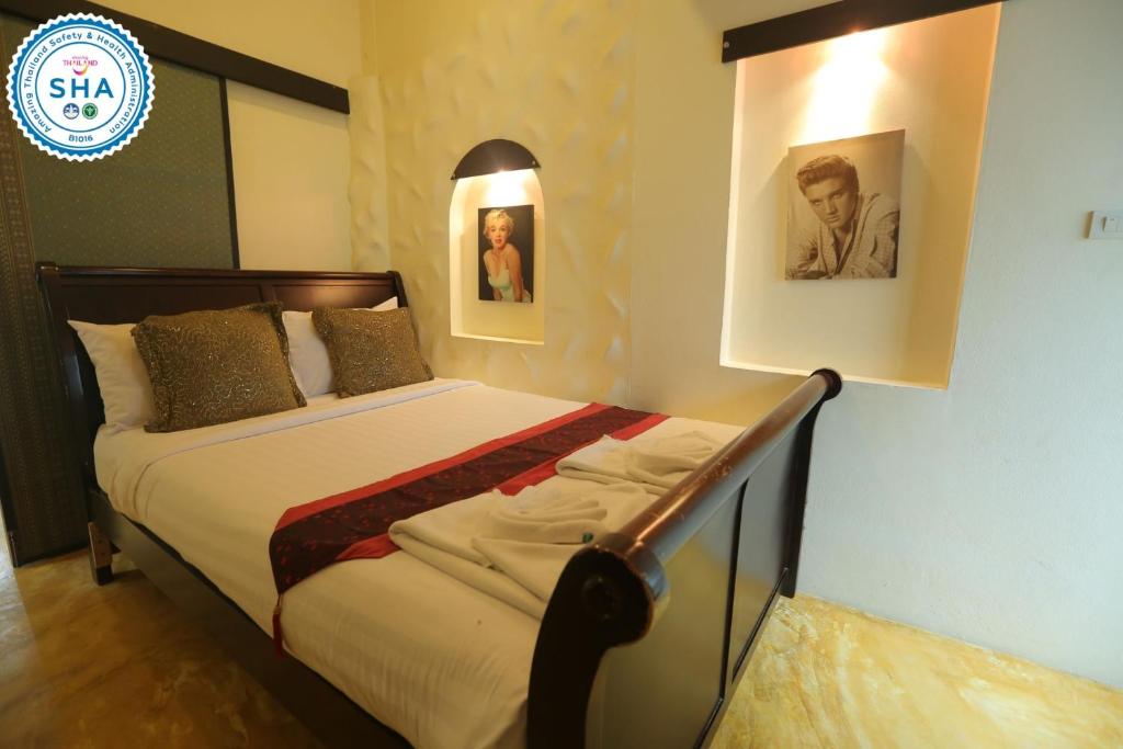 Postel nebo postele na pokoji v ubytování My Way Hua Hin Music Hotel SHA Extra Plus