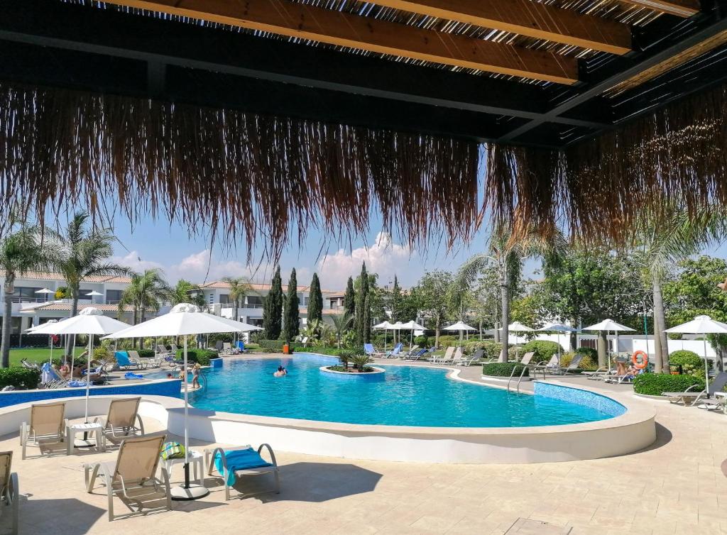 المسبح في Atlantis Gardens أو بالجوار