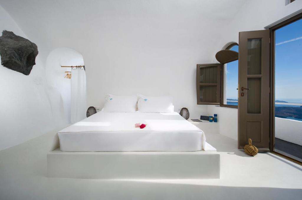 Postel nebo postele na pokoji v ubytování Sophia Luxury Suites