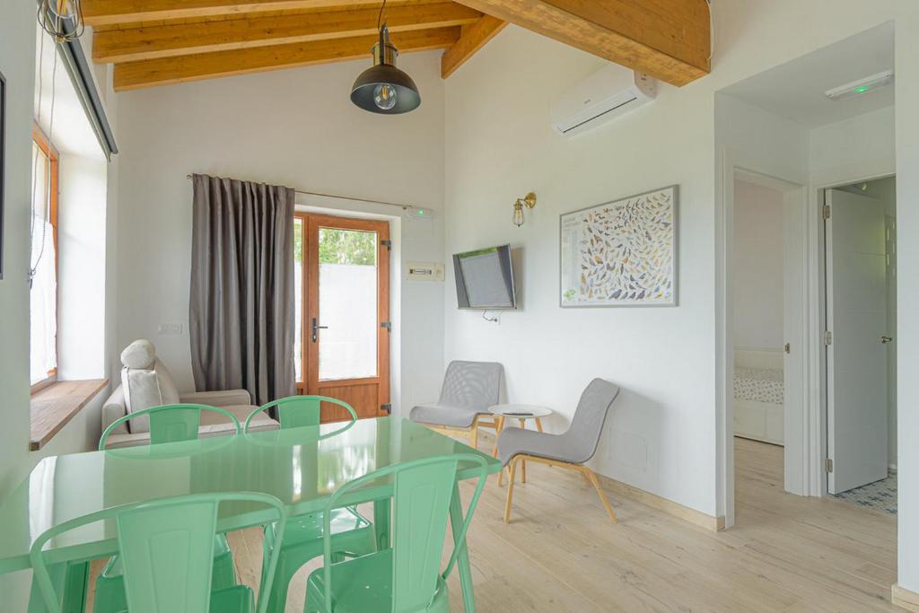 TV a/nebo společenská místnost v ubytování Apartamentos Rurales Las Garzas de Oyambre