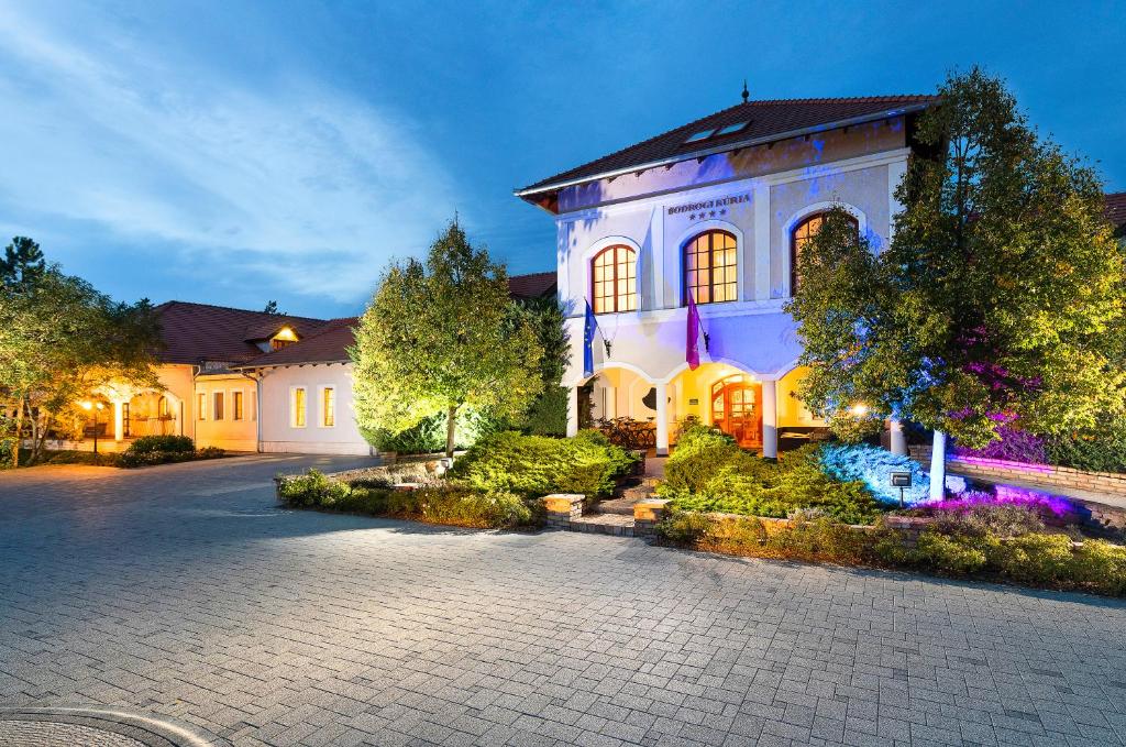 Vonkajšia záhrada v ubytovaní Bodrogi Kúria Wellness Hotel