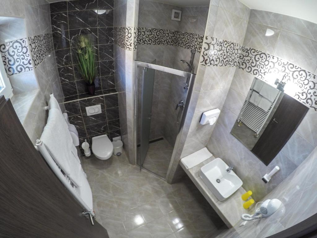 Koupelna v ubytování Főnix Apartman