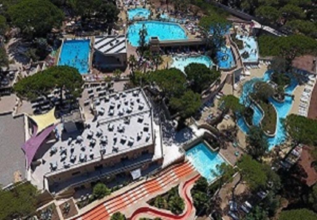 an overhead view of a resort with several pools at Mobile-home aux Cigales,Le Muy Colorado 4-6 Personnes in Le Muy
