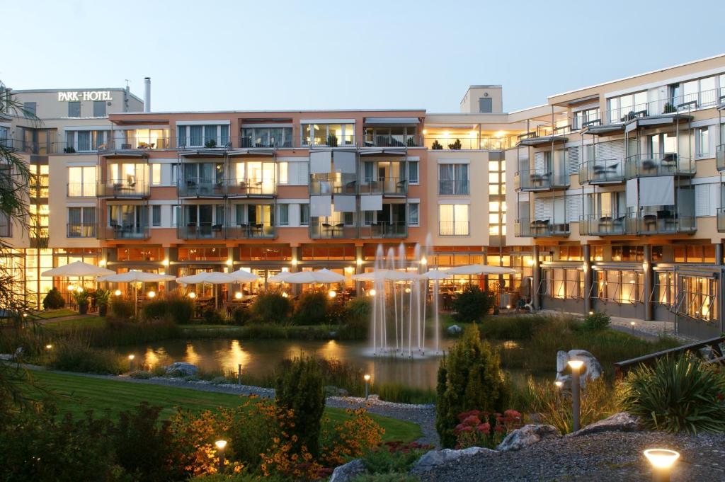 a hotel with a fountain in front of a building at Dorint Parkhotel Bad Zurzach in Bad Zurzach