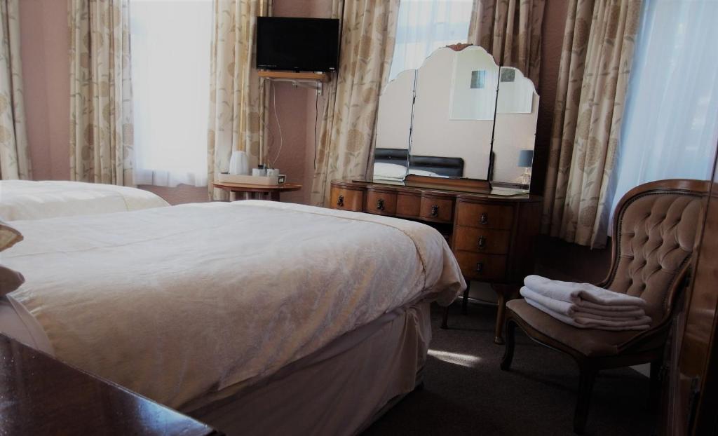 Hylands - Dwin Room