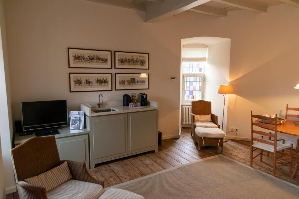 TV a/nebo společenská místnost v ubytování Kasteel Huis Bergh