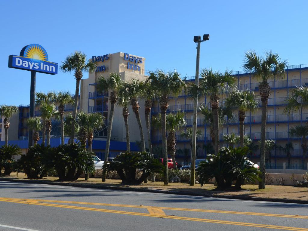 Days Inn by Wyndham Panama City Beach Beachfront Resort photo