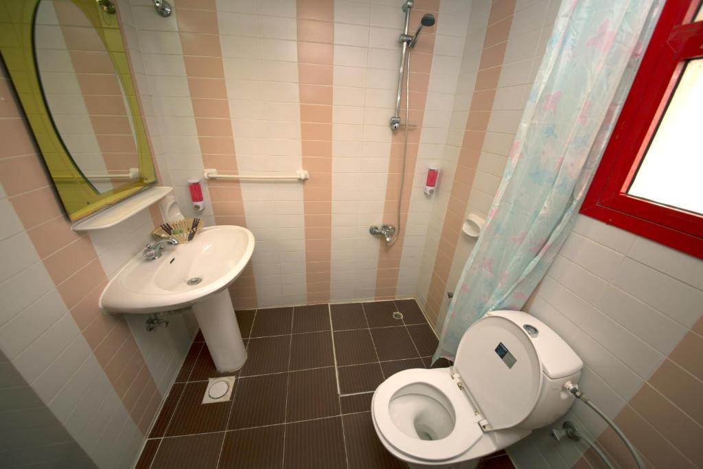 Koupelna v ubytování Downtown Hotel