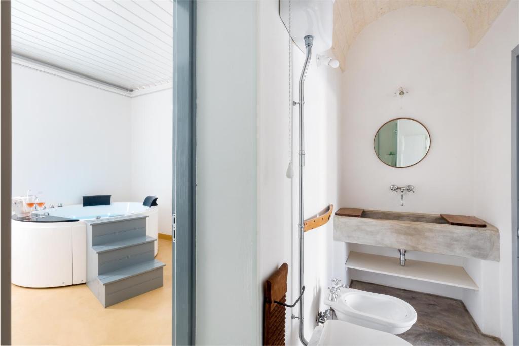 A bathroom at Masseria Ancella