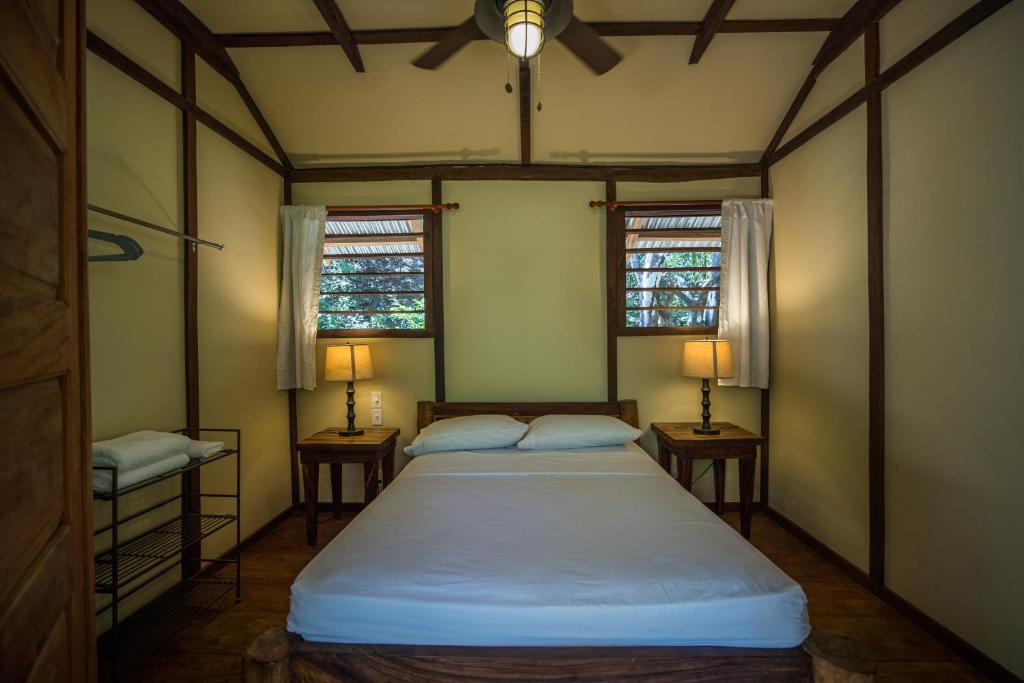 Postel nebo postele na pokoji v ubytování Eco Venao Lodge, Playa Venao