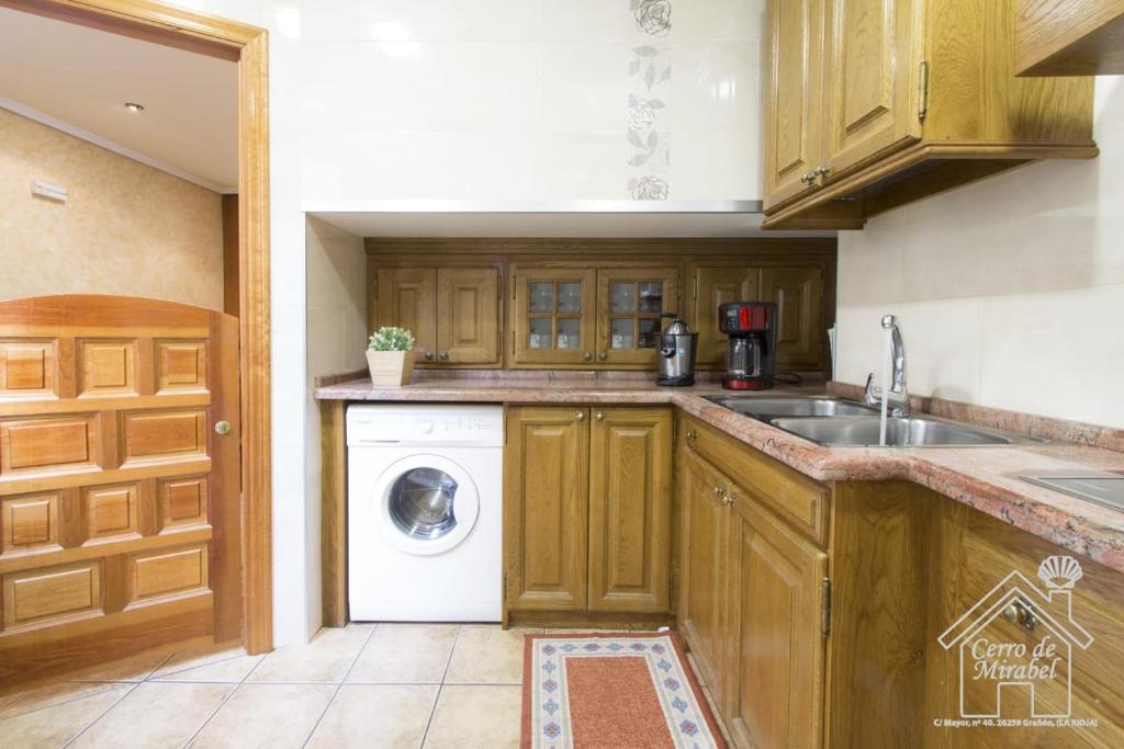 Kuchyň nebo kuchyňský kout v ubytování Casa Rural Cerro de Mirabel