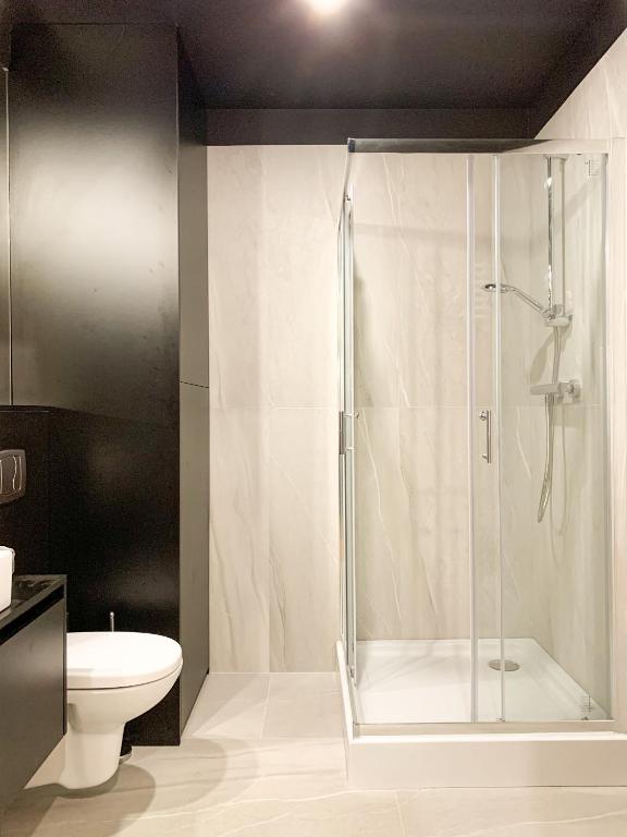 Kúpeľňa v ubytovaní Apartamenty Centrum - Szafirowy i Szmaragdowy