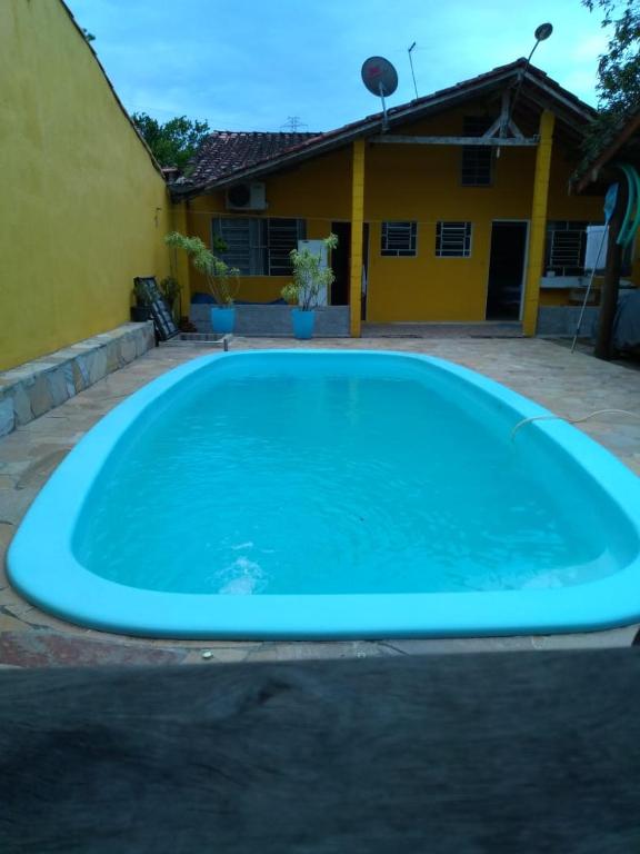  Casa com piscina em Caraguatatuba