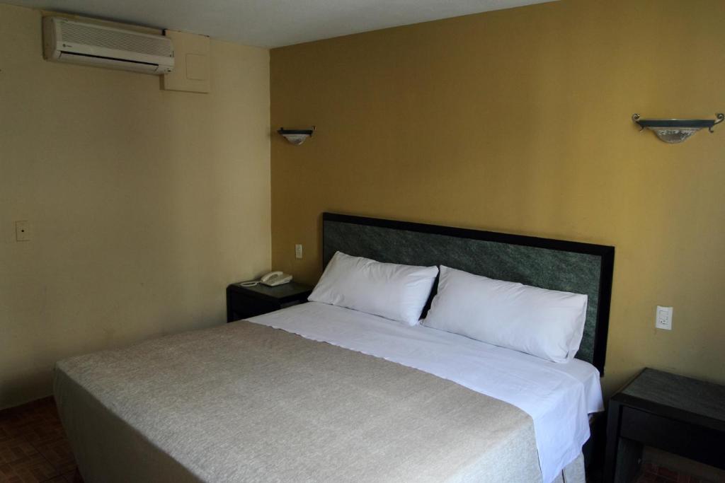 Postel nebo postele na pokoji v ubytování Hotel Universo