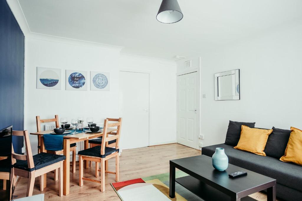 Bell Street Spacious Contractor Apartment for up to 4 People by Dream Key Solution