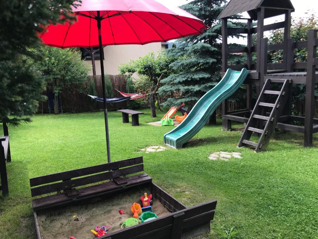 Detský kútik v ubytovaní APARTAMENTY-STUDIO noclegi wczasy wakacje ferie - pobyty rodzinne