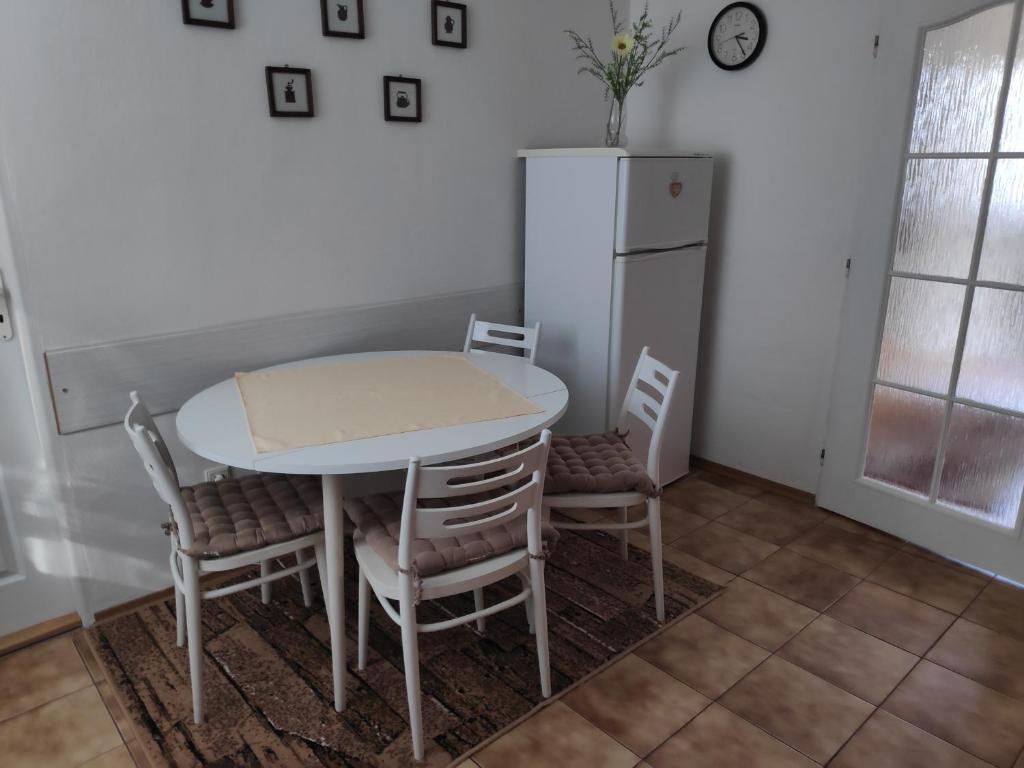 Kuchyň nebo kuchyňský kout v ubytování Holiday Home Liptovský Peter