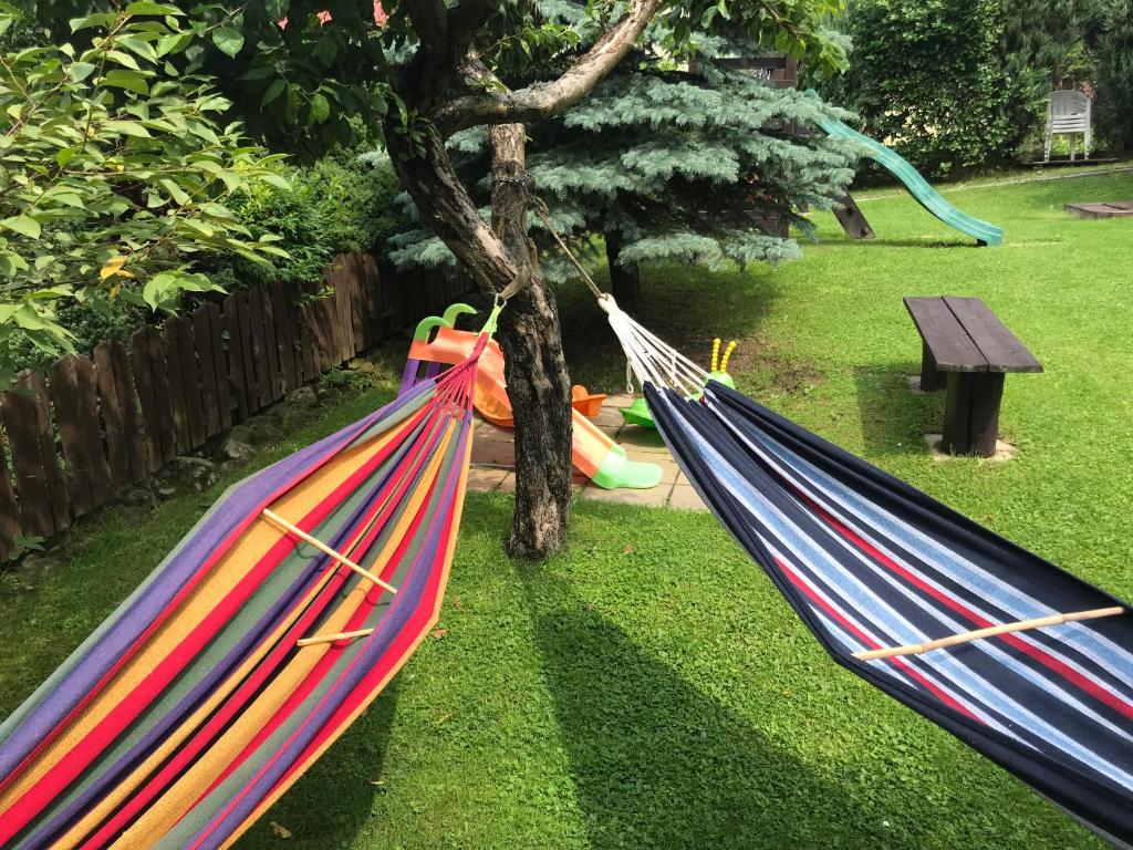 Vonkajšia záhrada v ubytovaní APARTAMENTY-STUDIO noclegi wczasy wakacje ferie - pobyty rodzinne