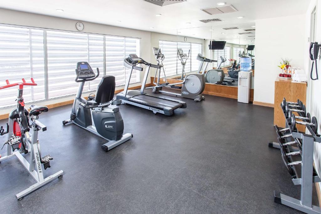 Fitness centrum a/nebo fitness zařízení v ubytování NH Queretaro