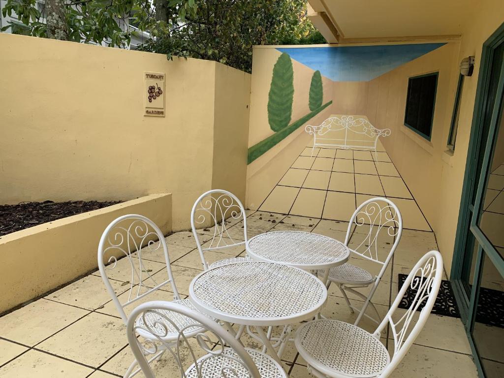 Tuscany Gardens Motor Lodge - Resim 17