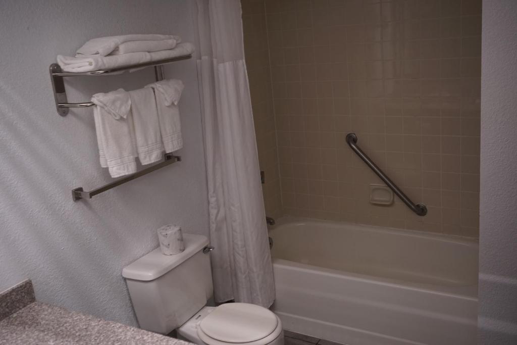 Baymont by Wyndham Shakopee - One-Bedroom Superior King Suite - Non-Smoking
