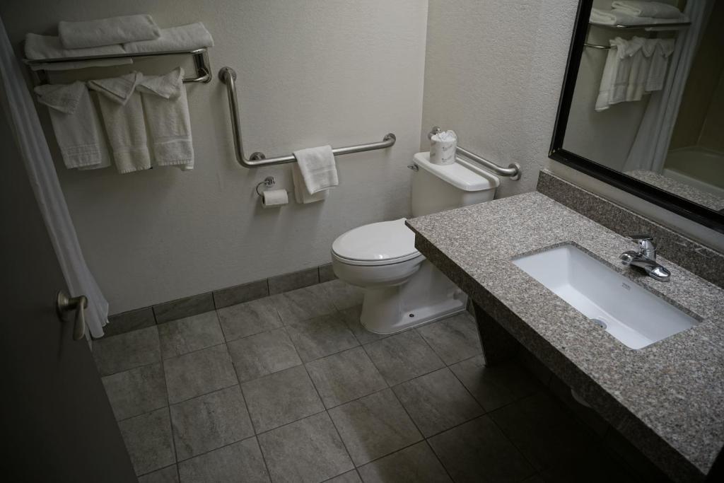 Baymont by Wyndham Shakopee - Queen Room - Mobility Access/Non-Smoking