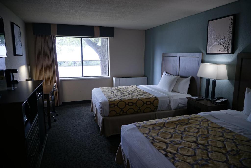Baymont by Wyndham Shakopee - Queen Room With Two Queen Beds - Non-Smoking