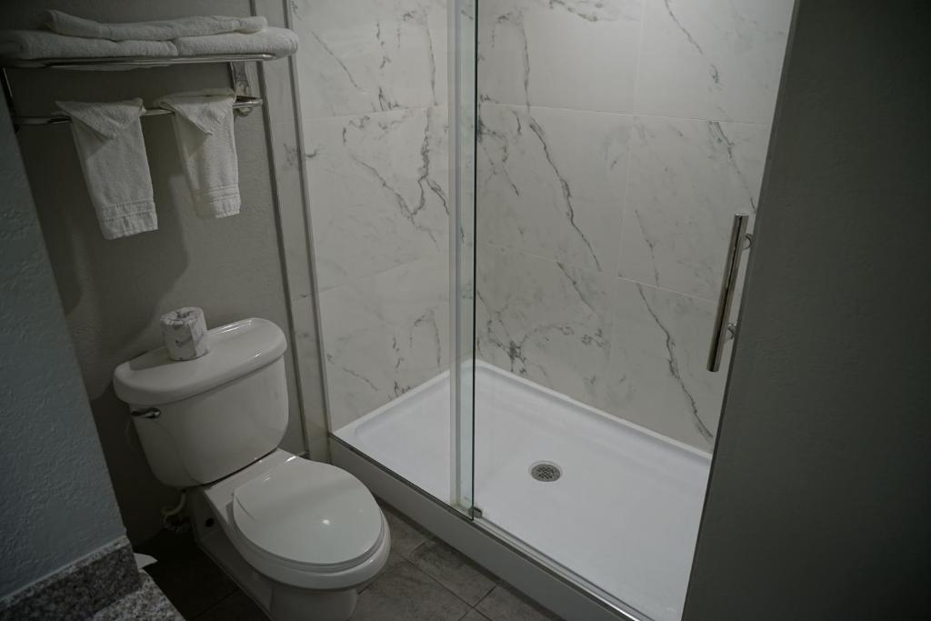 Baymont by Wyndham Shakopee - 1 King Bed, Luxury Suite, Non-Smoking