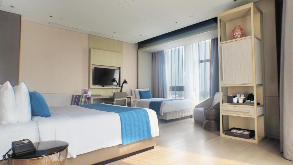 Postel nebo postele na pokoji v ubytování Novotel Shanghai Clover