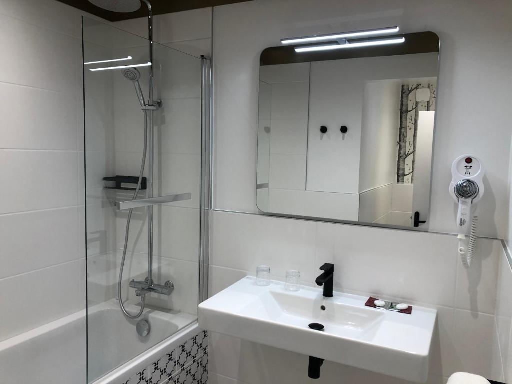 Koupelna v ubytování Hôtel Moderna