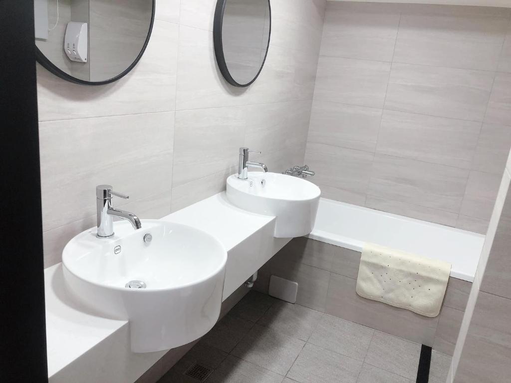 Koupelna v ubytování CY Hotel