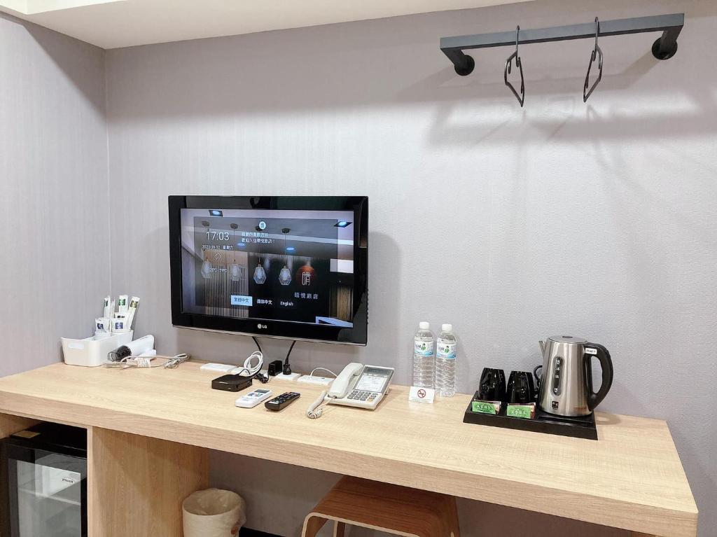 Příslušenství pro přípravu čaje a kávy v ubytování CY Hotel