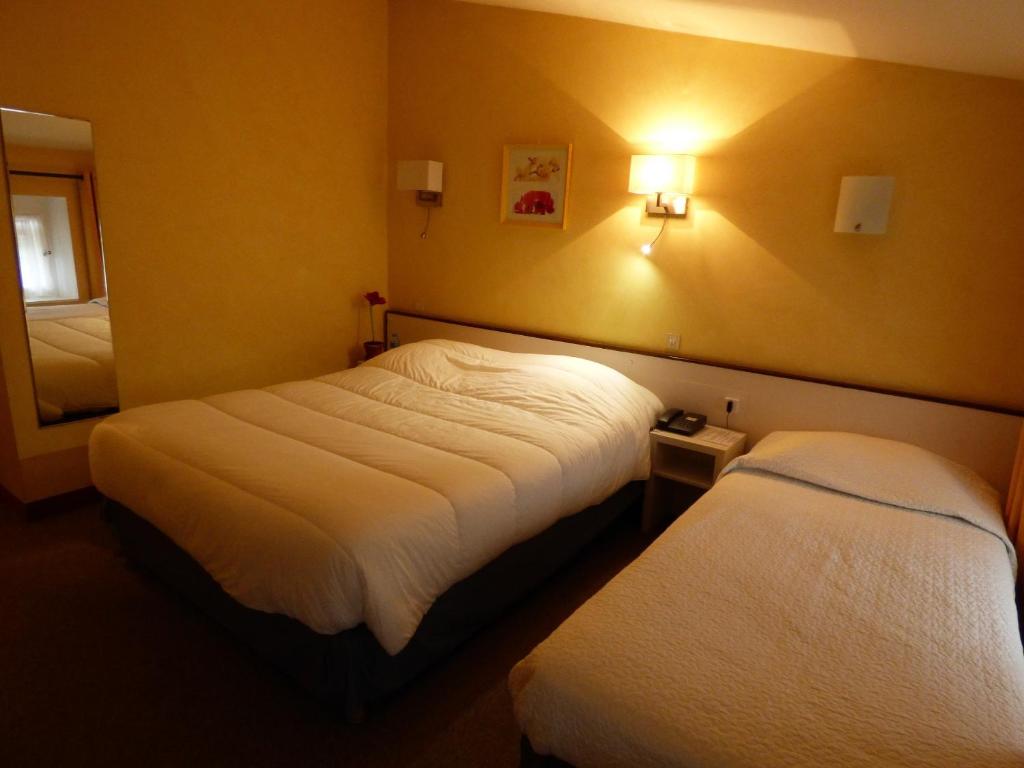 Hotel du Centre - Triple Room