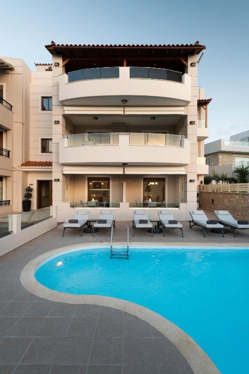 Basen w obiekcie Zen Luxury Home, Family Sea Escape! lub w pobliżu