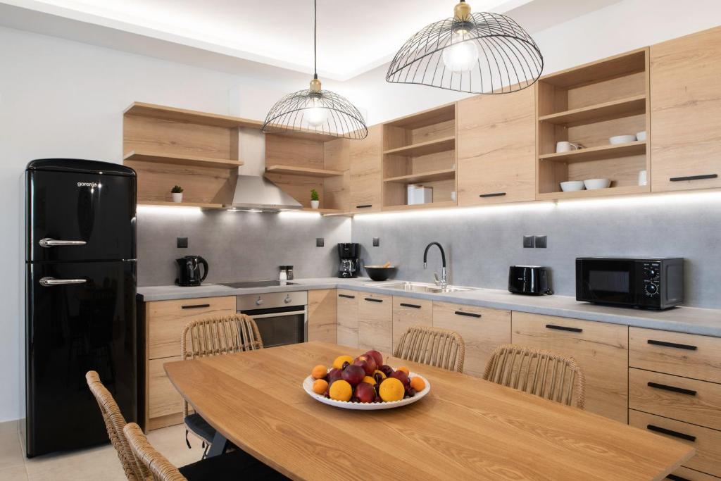 Kuchnia lub aneks kuchenny w obiekcie Zen Luxury Home, Family Sea Escape!