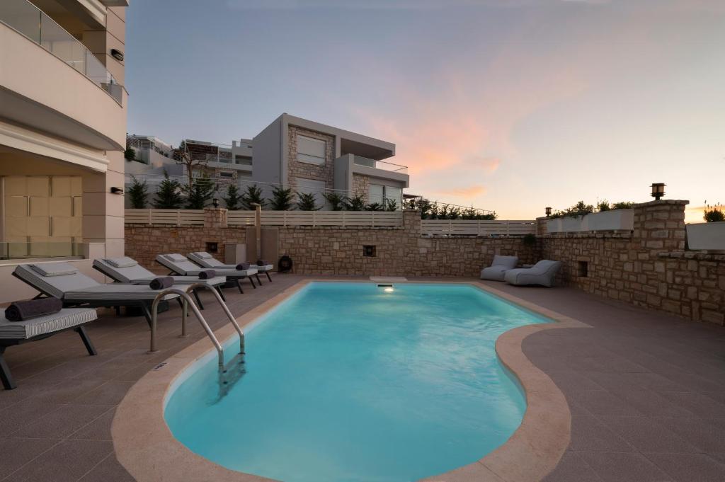 Basen w obiekcie Zen Luxury Home, Family Sea Escape! lub w pobliżu