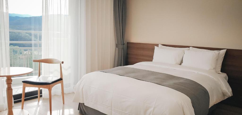 Postel nebo postele na pokoji v ubytování The N Resort Hotel&Spa YangYang