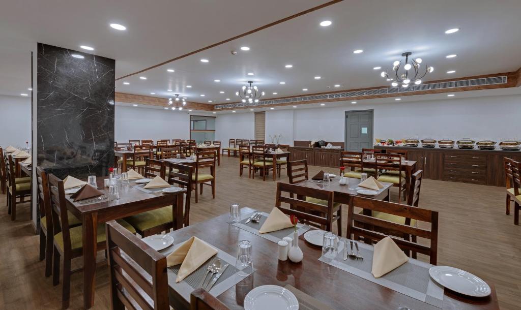 Click Hotel Jaipur, Raja Park餐厅或其他用餐的地方