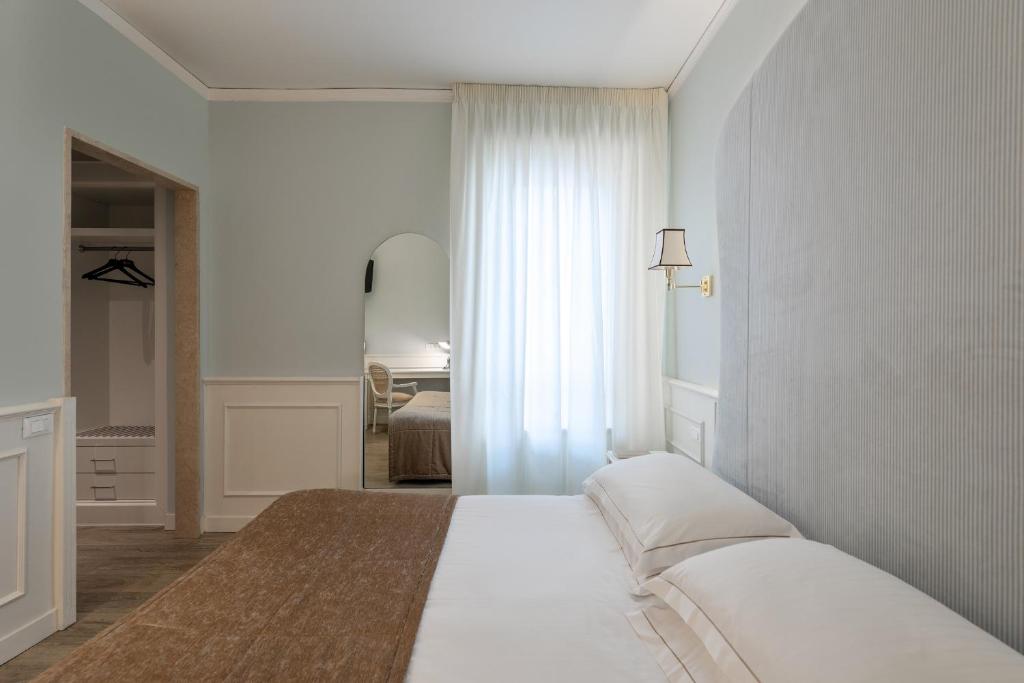 Postel nebo postele na pokoji v ubytování Hotel San Luca