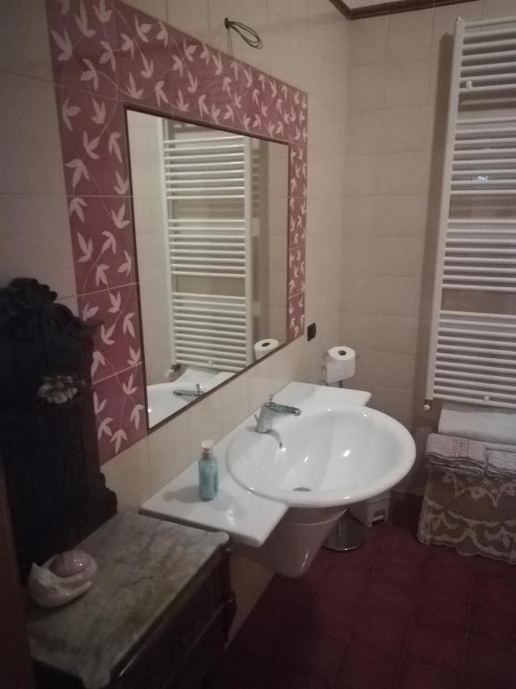 A bathroom at Villa Linda Bed And Breakfast