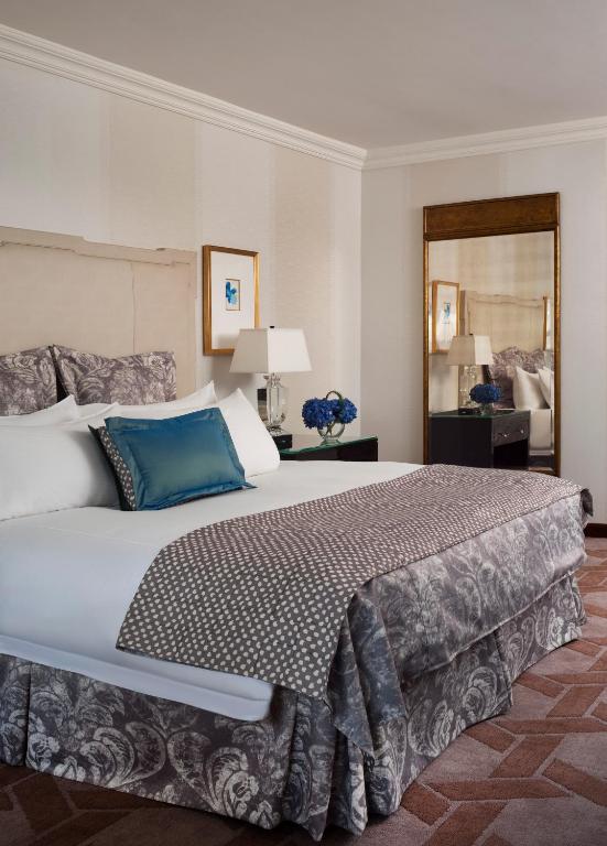 Cama ou camas em um quarto em Lotte New York Palace