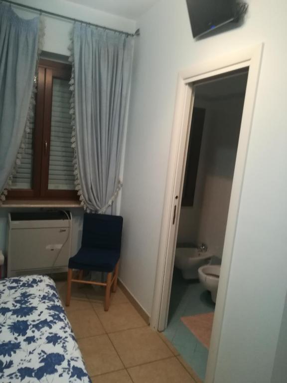 A bed or beds in a room at Villa Linda Bed And Breakfast