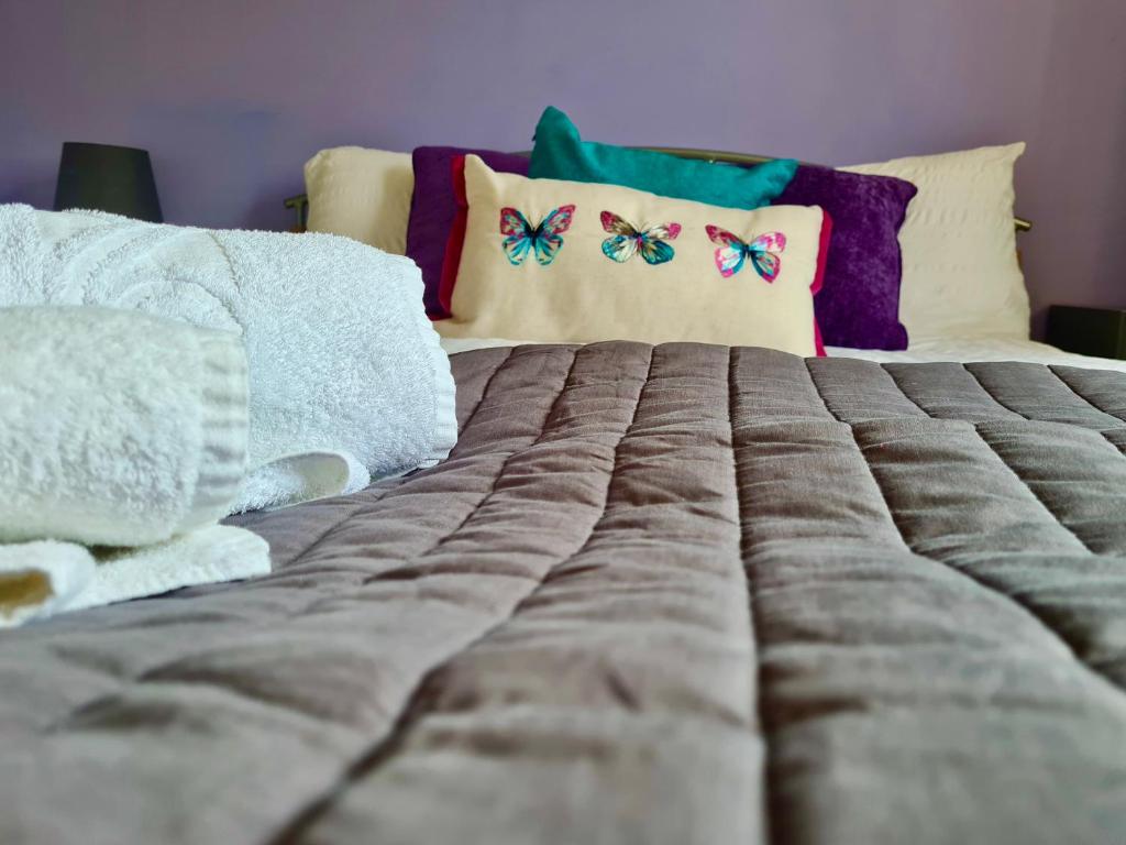 Watford & Bushey Stays - Double Room With Shared Bathroom