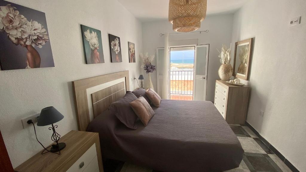 Postel nebo postele na pokoji v ubytování Piso en Conil con Vistas al mar