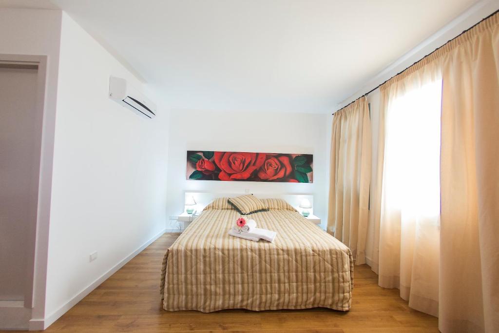 Кровать или кровати в номере Operetta House